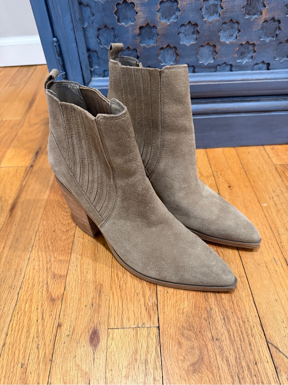 Marc Fisher Tan Suede Pointed Toe Ankle Boots EUC